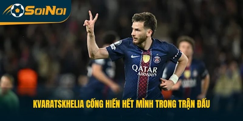 Kvaratskhelia cống hiến hết mình trong trận đấu