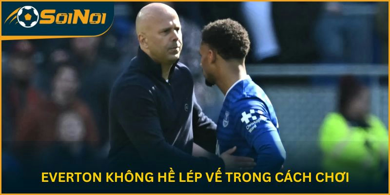 Everton không hề lép vế trong cách chơi